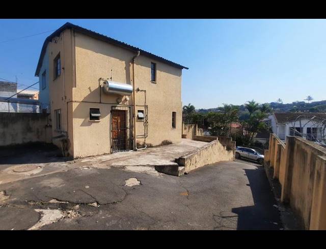 2 BEDROOM PROPERTY TO RENT IN CROSSMOOR